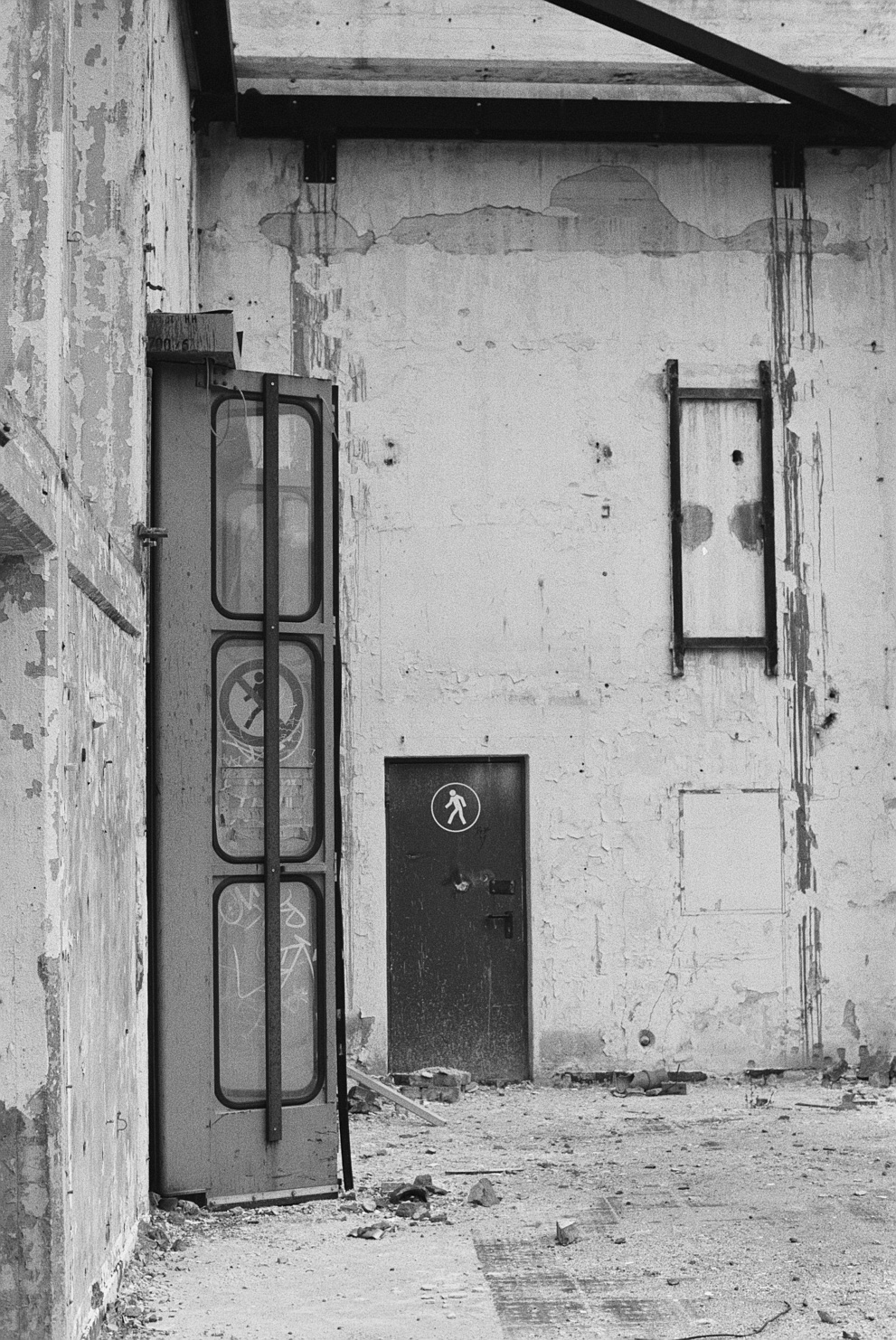 Abandoned factory. Shot on Kodak Tri-X 400.